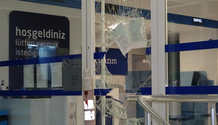 Camı kırarak bankaya giren hırsızlar 200 lira çalarak kaçtılar