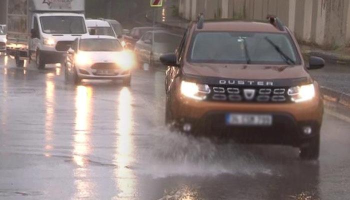 İstanbul'da trafiğe sağanak yağış etkisi