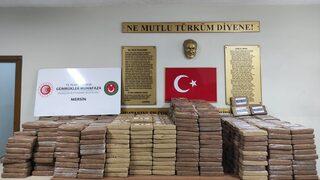 Bakan duyurdu! Mersin Limanı'nda 1 ton kokain yakalandı