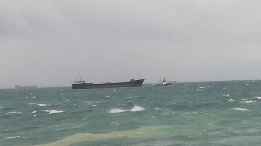 İstanbul açıklarında kargo gemisi sürüklendi