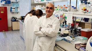 Dünyaca ünlü Türk cerrahdan önemli çalışma: Koronavirüs, HIV ile aynı özelliği gösteriyor