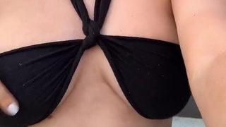 Kıyafeti yüzünden bara alınmadı, isyan etti: Göğüslerim büyük, yapabileceğim bir şey yok