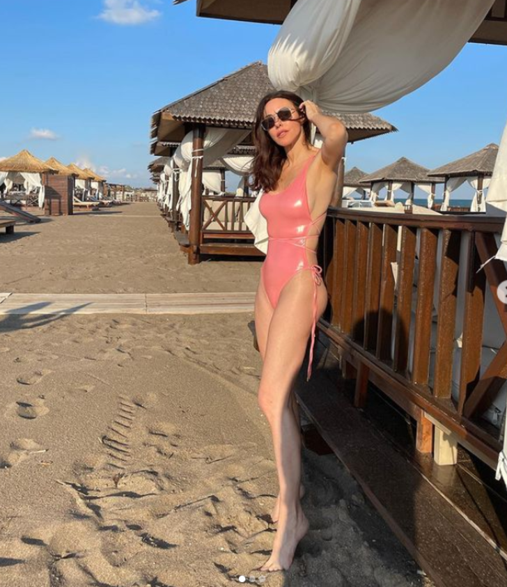 Defne Samyeli’den çok konuşulacak bikinili pozlar G4