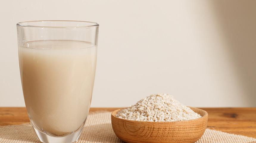 Çok az kişi biliyor: Pirinci bu şekilde kullanarak saç bakım rutininize harika bir çözüm katabilirsiniz! 