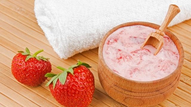 Pratik ve mucizevi tarifler: Çilek ile her cilt tipine uygun maske yaparak güzelleşebilirsiniz!