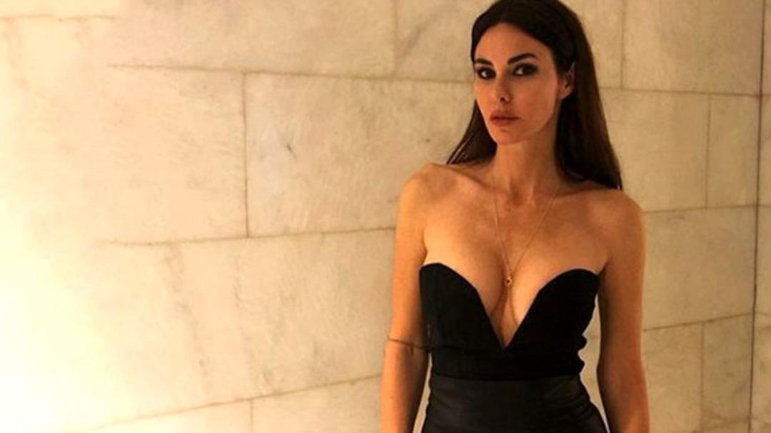 Defne Samyeli&rsquo;den &ccedil;ok konuşulacak bikinili pozlar