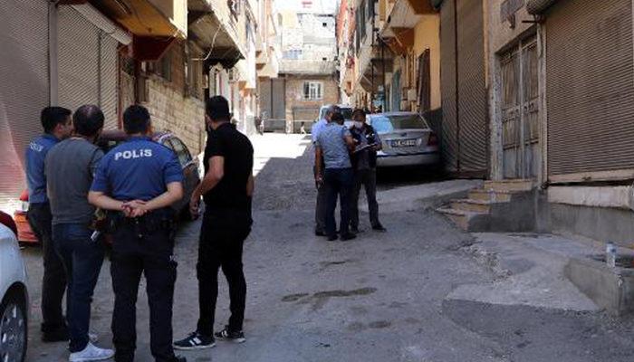 Gaziantep'te korkunç olay! Üst araması yapmak isteyen polisi boğazından bıçakladı