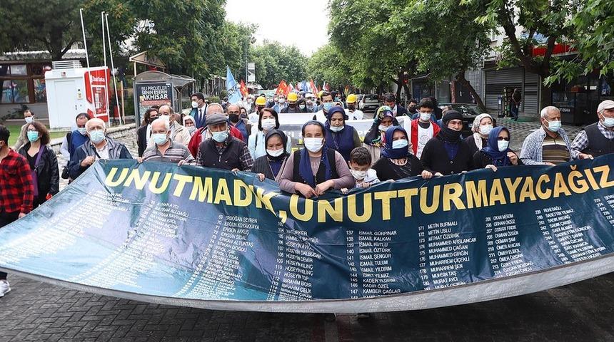 Soma Davası'nda karar a&ccedil;ıklandı, madenci aileleri 'Adalet adliye duvarlarında asılı kaldı' diyerek tepki g&ouml;sterdi