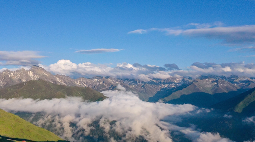 Rize’de bulutların üzerindeki Huser Yaylası, görenleri büyülüyor