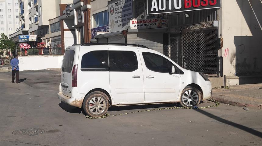 Kendisini intihardan vazgeçirmeye çalışan kişiyi öldürdü