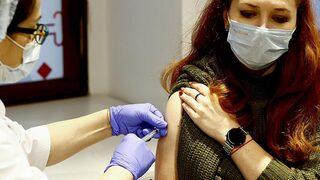 Rusya’da aşı zorunluluğuna uymayanlara ceza! Faaliyetleri 3 ay durdurulabilir