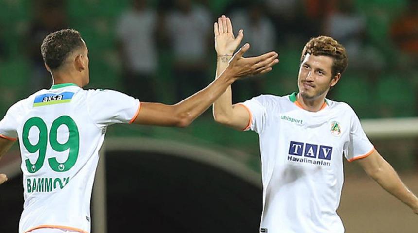 Salih Uçan, Beşiktaş'a imzayı atıyor