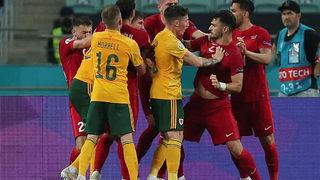 Türkiye Galler maçının sonunda ortalık ortalık karıştı! Burak Yılmaz...