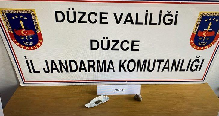 Düzce'de çiçek satılan bir işletmede uyuşturucu madde ele geçirildi G2
