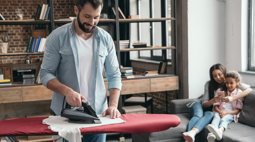 Cinsiyet eşitsizliğine karşı İspanya’da erkek öğrencilere ev işlerini öğreten dersler veriliyor