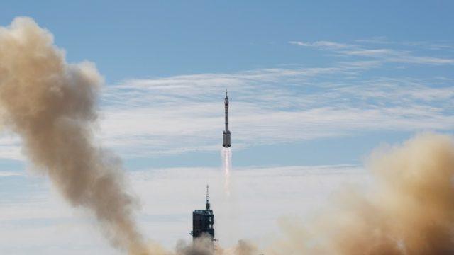 Çinli Taykonotlar Çin'in Kendisine Ait Uzay İstasyonuna Ulaştı