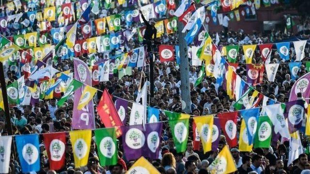 HDP içerisinde partinin dışlanmasına muhalefetin de ses çıkarmadığı görüşü sıkça dile getiriliyor