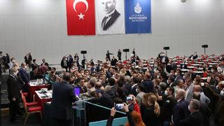 İBB Meclisi'nde gerginlik! 10 dakika ara verildi
