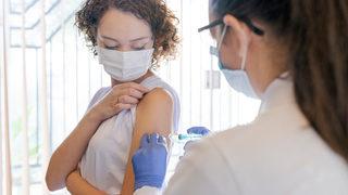 Kovid-19 aşı odalarında görevli personele ek ödeme verilecek