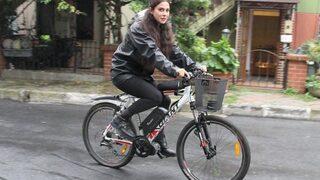 Asena Tuğal arabayı satıp bisiklet aldı