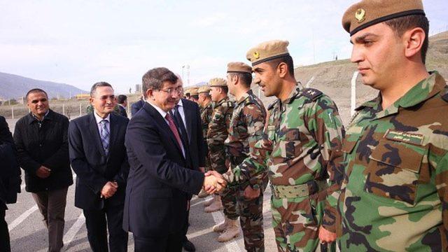 Davutoğlu, Irak'ta IŞİD'e karı savaşan Peşmerge güçlerini ziyaret etmişti