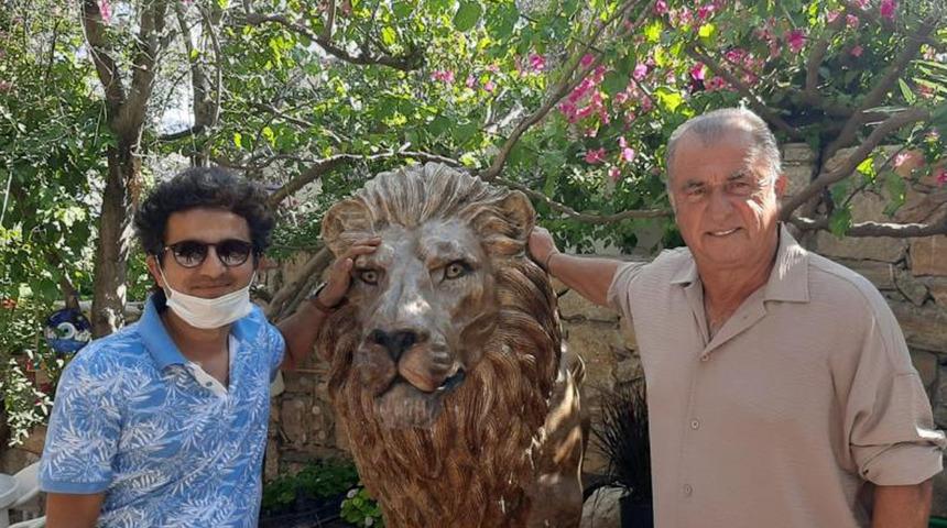 Fatih Terim evine aslan heykeli yaptırdı