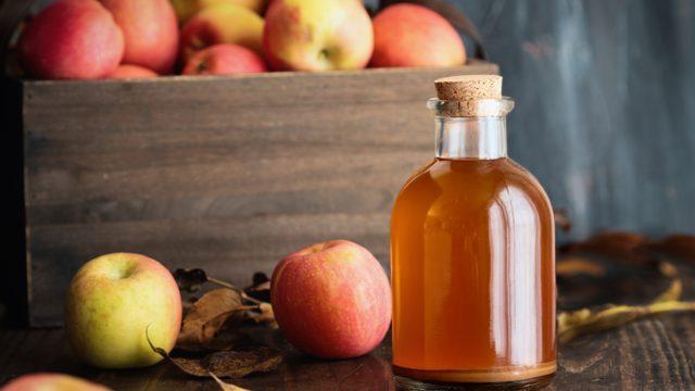 Elma sirkesinin mucizesi! Cilt lekeleri ve saç kırıklarına karşı doğan çözüm sunuyor