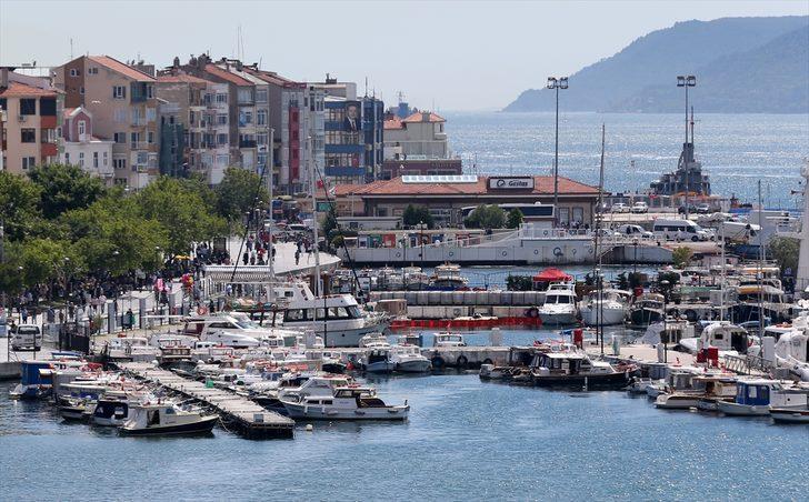 Çanakkale Boğazı'nın Ege çıkışında da gözlemlenen müsilaj küçük tekneleri tehdit ediyor G4