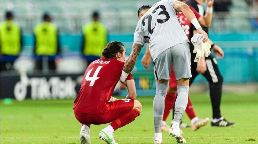 EURO 2020: Rıza &Ccedil;alımbay, İtalya mağlubiyeti sonrası ağır eleştiriler nedeniyle oyuncuların &ouml;zg&uuml;venlerini kaybettiğini s&ouml;yledi