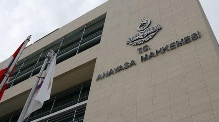 HDP'ye kapatma davası: Anayasa Mahkemesi raport&ouml;r&uuml;, iddianamenin kabul&uuml;n&uuml; istedi