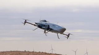 Dünyanın ilk uçan yarış arabası havalandı!