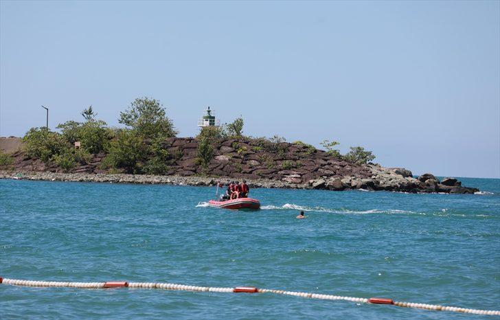 Plaj işletmecileri, Sahil Güvenliğin 39. yaşını sahte ihbarla çağırdıkları kurum personeline sürpriz yaparak kutladı G1