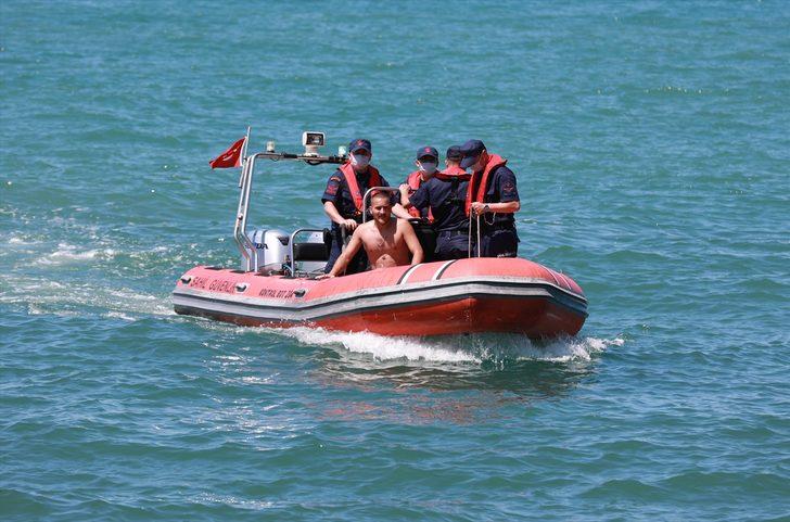 Plaj işletmecileri, Sahil Güvenliğin 39. yaşını sahte ihbarla çağırdıkları kurum personeline sürpriz yaparak kutladı G2