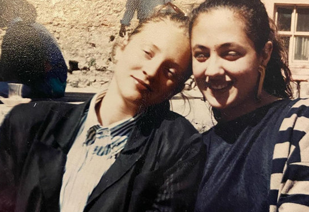 Buket Dereoğlu, Meltem Cumbul'la olan &uuml;niversite  fotoğrafını paylaştı