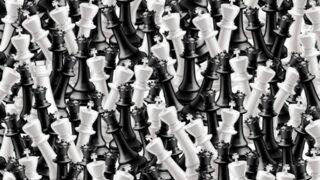 Daha önce bu şekilde satranç oynamamışsınızdır! Saklanan kaleyi görebiliyor musunuz?