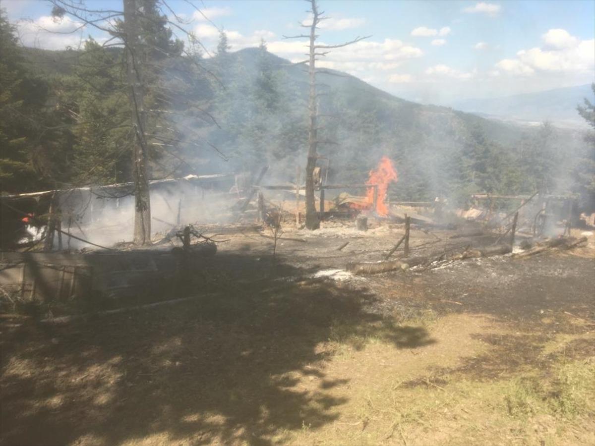 Kastamonu'da &ccedil;ıkan yangında bir ev ve ahır zarar g&ouml;rd&uuml;