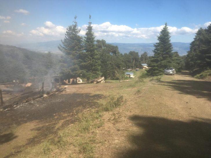 Kastamonu'da çıkan yangında bir ev ve ahır zarar gördü G1