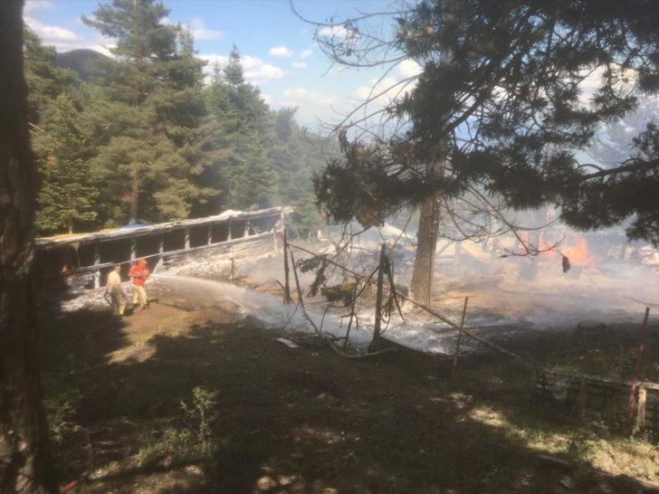 Kastamonu'da çıkan yangında bir ev ve ahır zarar gördü G2