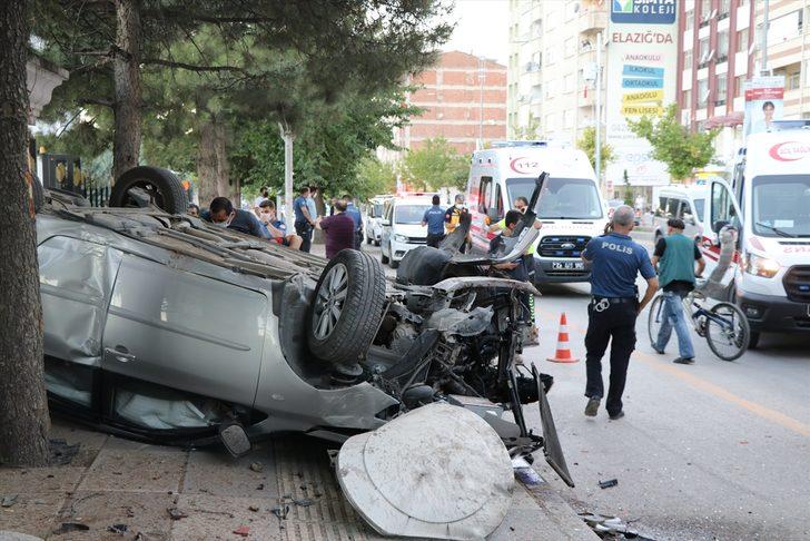 Elazığ'da otomobil park halindeki araca çarptı: 3 yaralı G1
