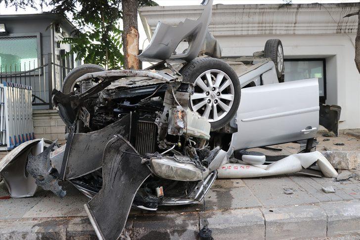 Elazığ'da otomobil park halindeki araca çarptı: 3 yaralı G3