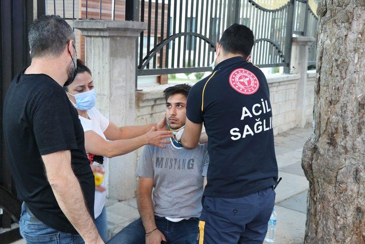 Elazığ'da otomobil park halindeki araca çarptı: 3 yaralı G4