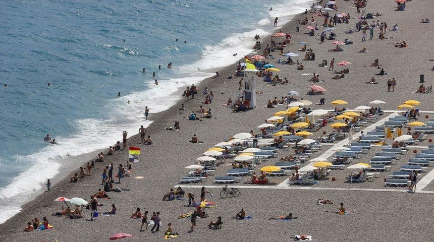 AB 'g&uuml;venli &uuml;lkeler' listesine T&uuml;rkiye'yi yine almadı: TUI Bel&ccedil;ika bu yaz T&uuml;rkiye tatili satışlarını iptal etti