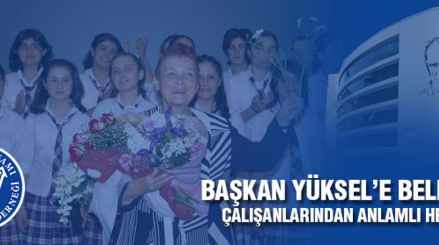 Başkan Yüksel’e çalışanlarından anlamlı hediye