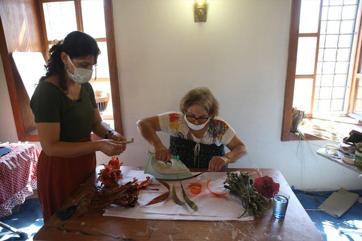 Hatay'da mısır yaprakları, kadınların elinde çanta, ekmek sepeti ve nihaleye dönüşüyor G1