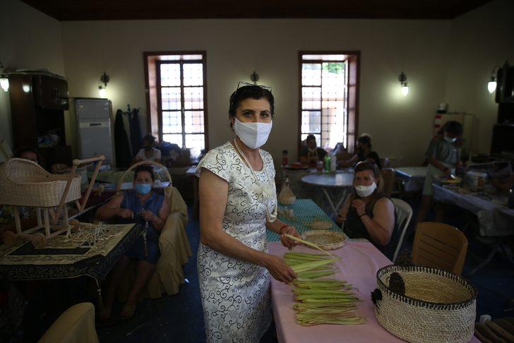 Hatay'da mısır yaprakları, kadınların elinde çanta, ekmek sepeti ve nihaleye dönüşüyor G4