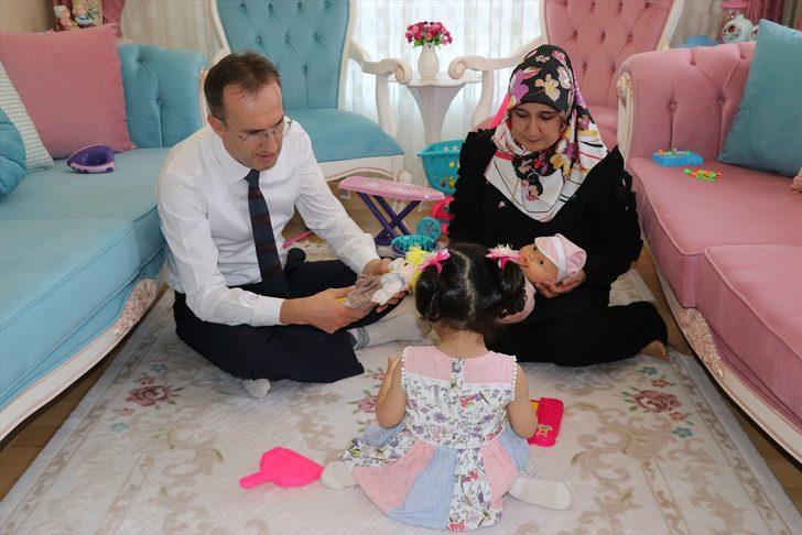 İş dönüşü yolunu gözleyen küçük kızla mutlulukları ikiye katlandı G3