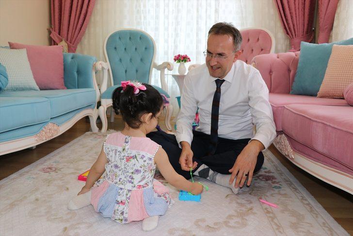 İş dönüşü yolunu gözleyen küçük kızla mutlulukları ikiye katlandı G5