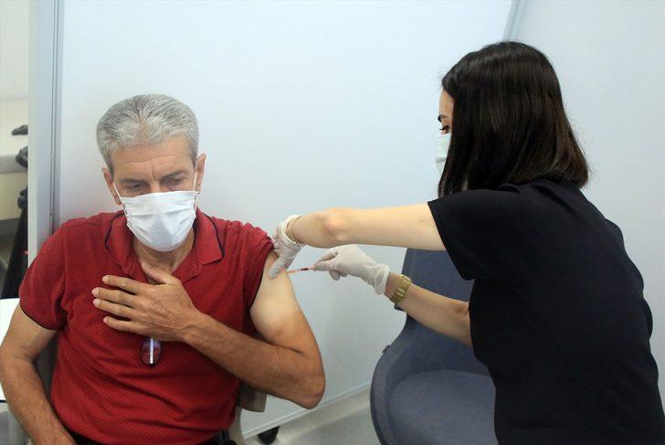 Bakan Koca'nın "rekor aşılama" yaptığını duyurduğu sağlık çalışanı, paylaşımla motive oldu G2