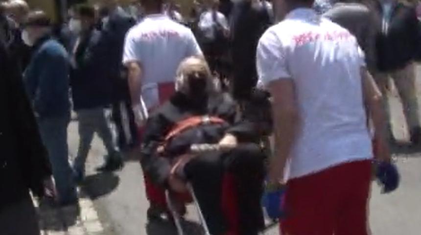 Galatasaray için oy kullanmaya sedye ile geldi