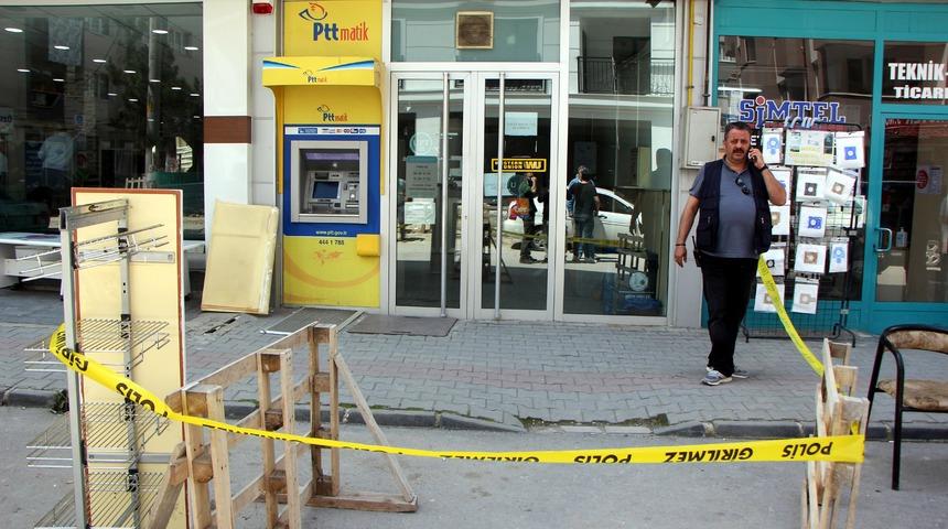 PTT'den 170 bin lira &ccedil;aldı, başka şubede g&uuml;venlik g&ouml;revlisi &ccedil;ıktı